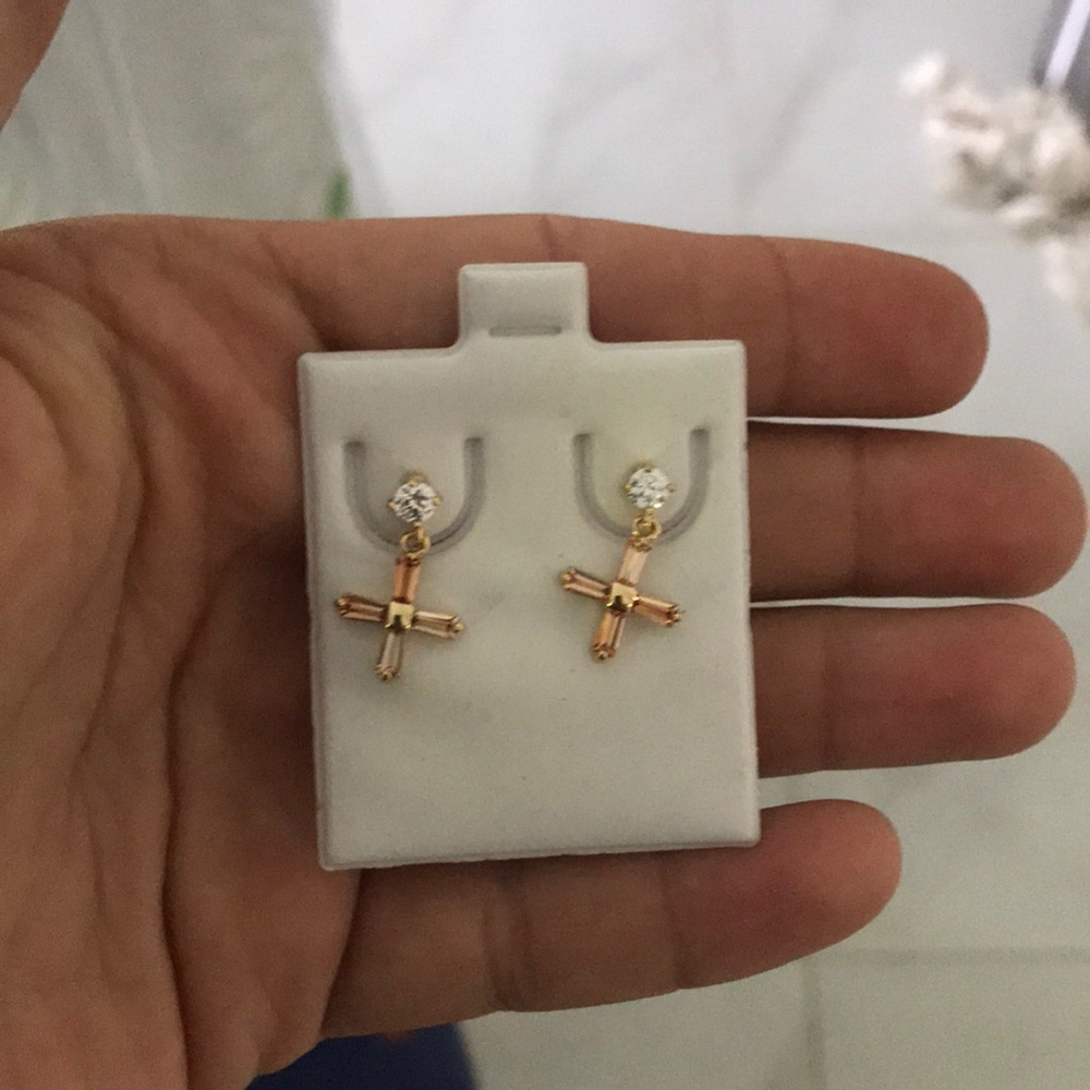 Diamond stud cross dangle gold